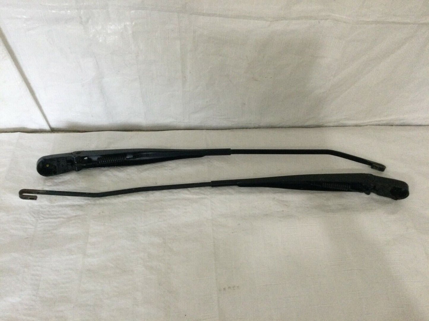 2006 Dodge Ram 2500 Wiper Arm Set 55077131AE 55077130AE OEM