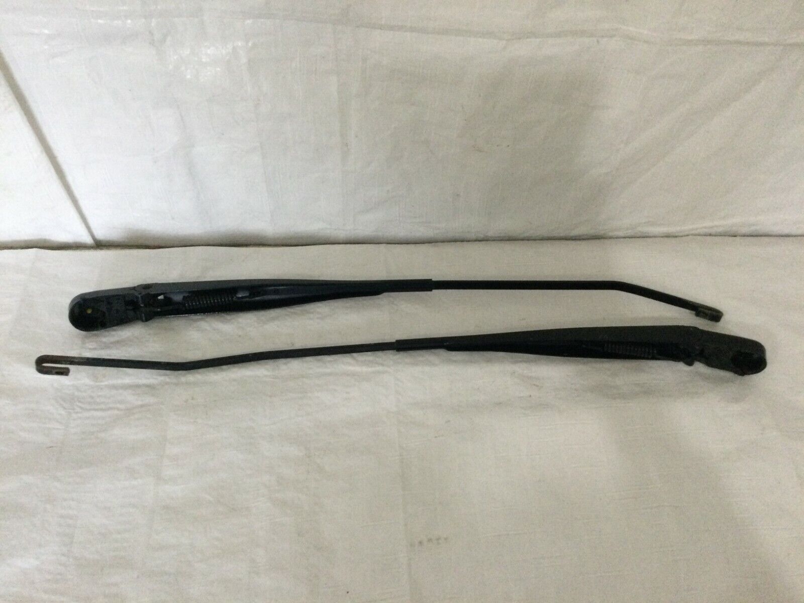 2006 Dodge Ram 2500 Wiper Arm Set 55077131AE 55077130AE OEM