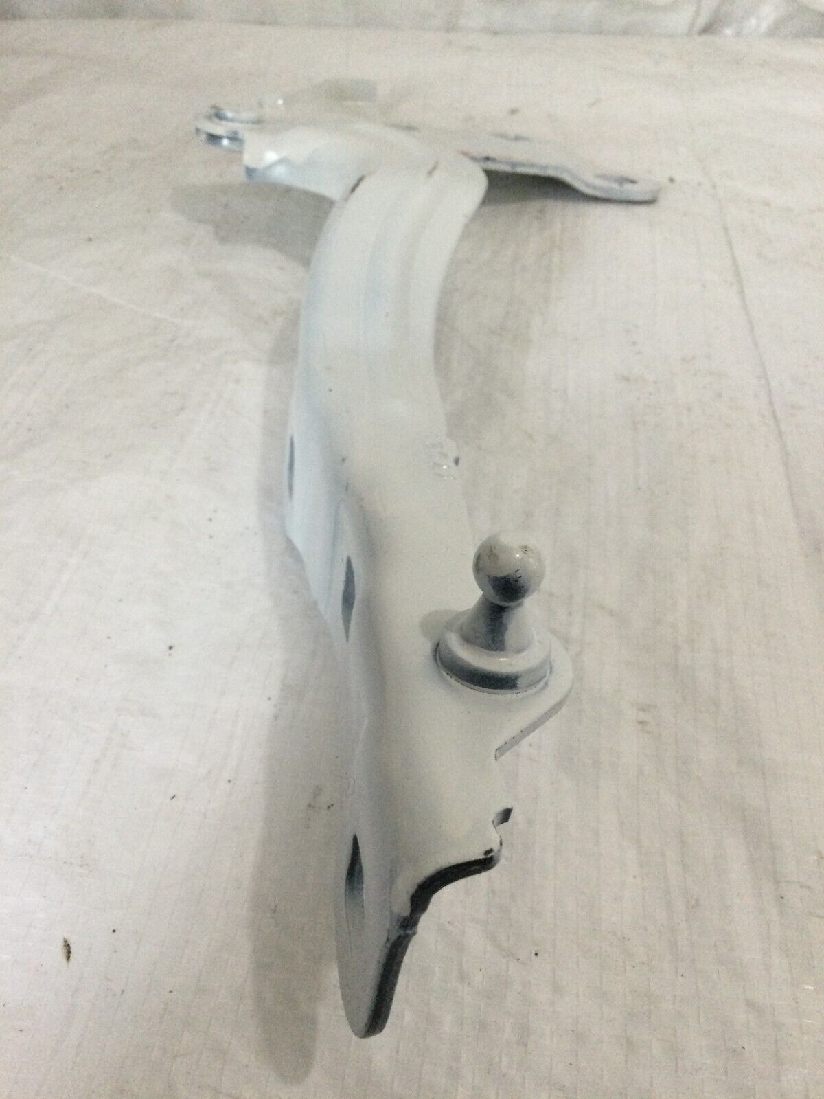 2021 Chevrolet Silverado 1500 Front Left Hinge 3388841 OEM