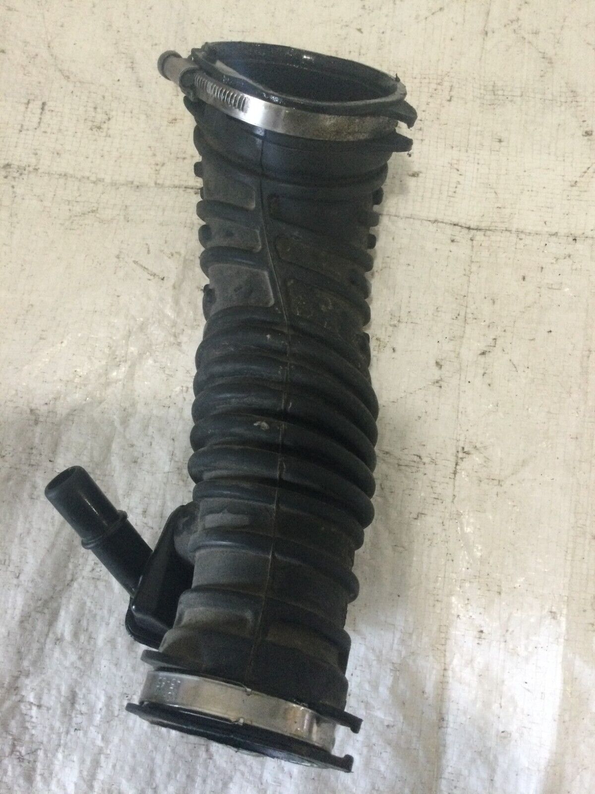 2017 Chevrolet Cruze Air Cleaner Outlet Duct Assembly 42500890 OEM