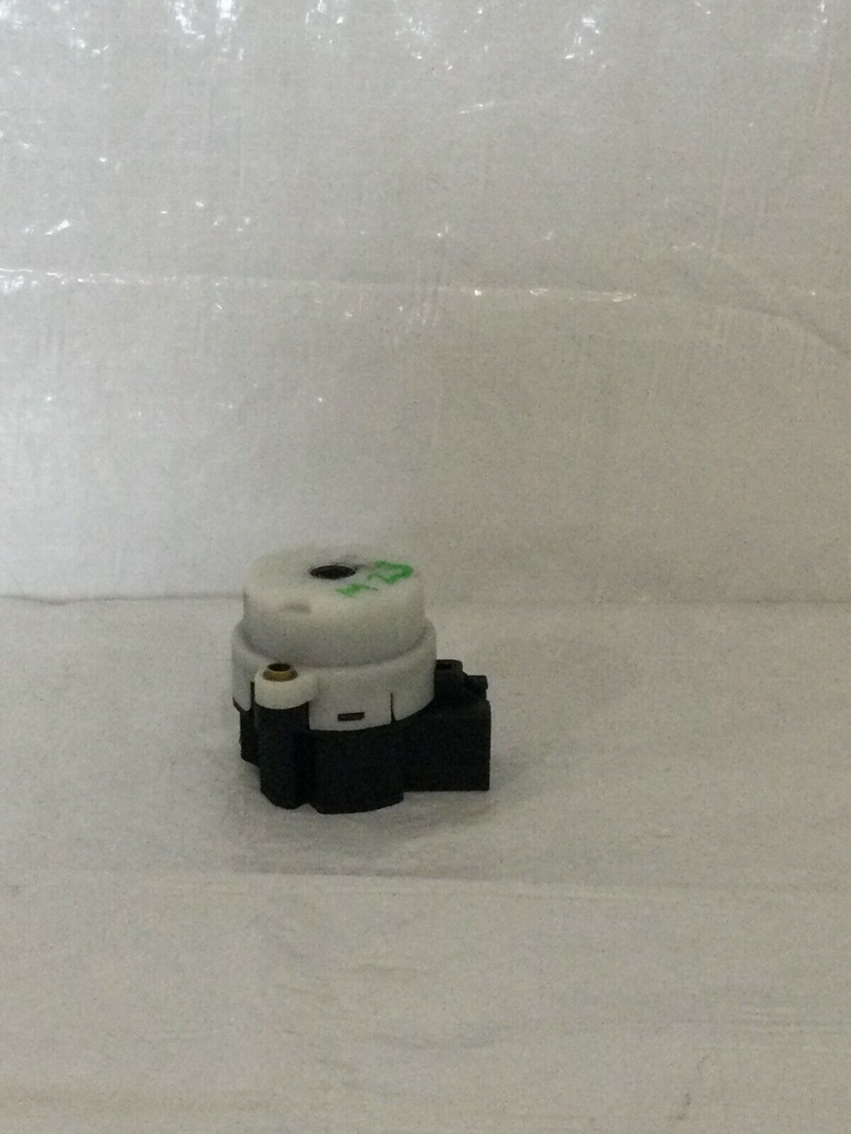 2004 Volvo S60 Steering Column Ignition Switch OEM 8645228