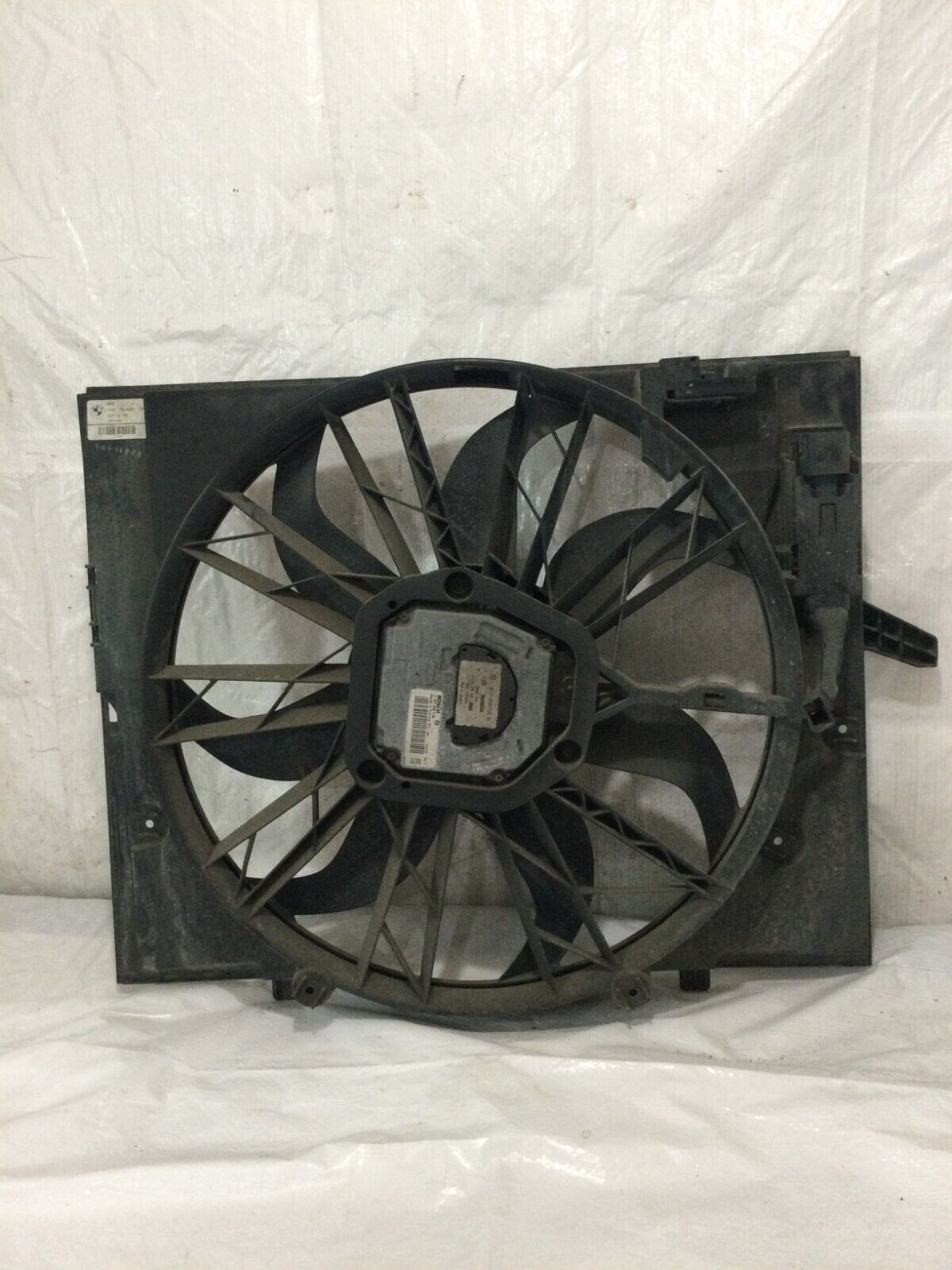 2004 BMW 745I Radiator Cooling Fan Assembly OEM 7524881