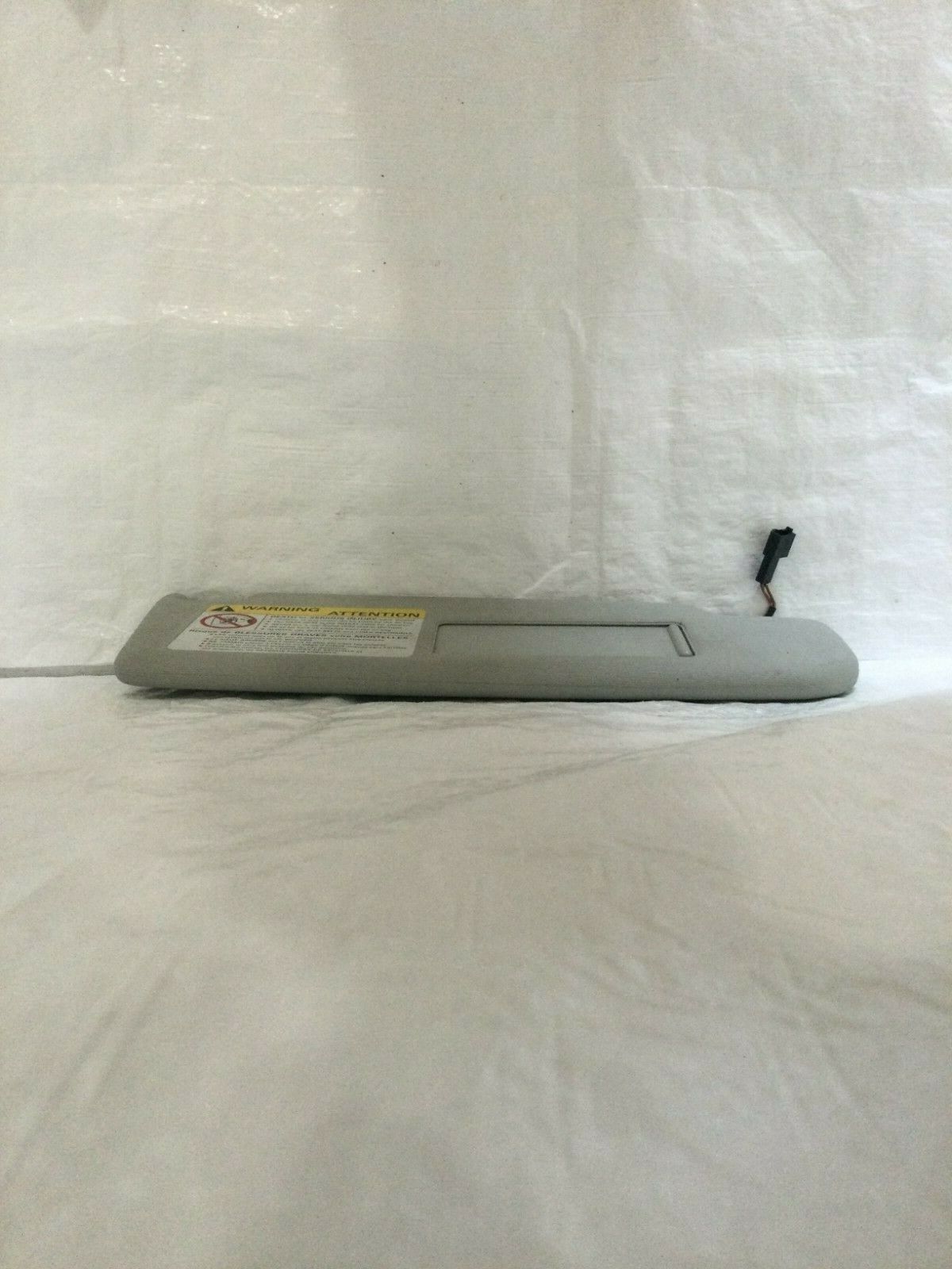 2005-2006 Volkswagen Jetta Passenger Right Sun Visor OEM RH