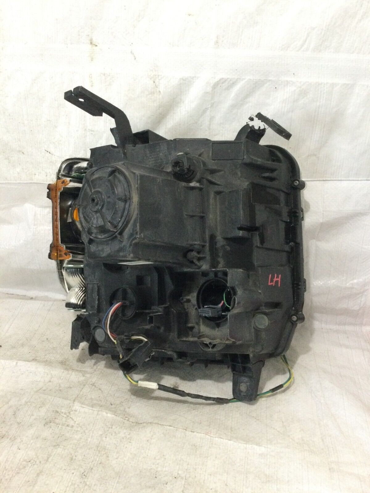 2017 GMC SIERRA 2500 3500 Left Headlight OEM 84012632 ( DAMAGED )