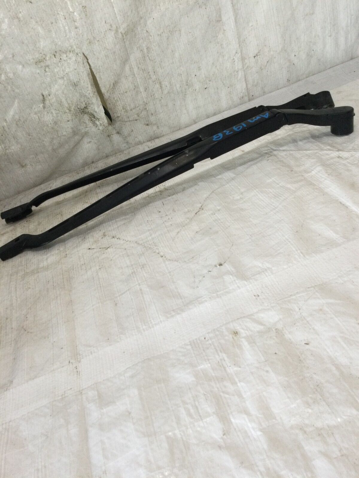 2018 Chevrolet Silverado 1500 Windshield Wiper Arm Pair OEM W000065930