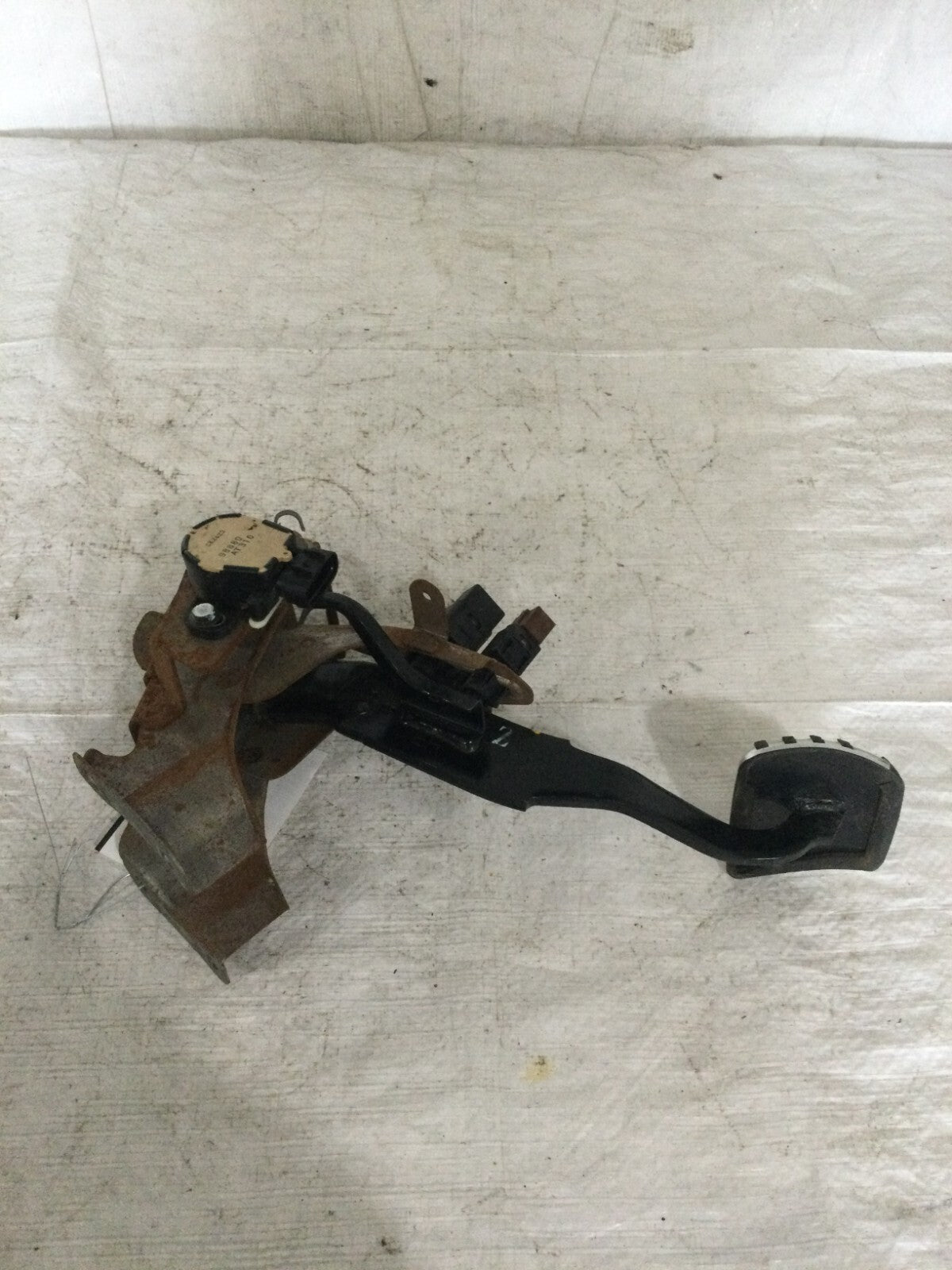 2006 Infiniti M45 Brake Pedal OEM