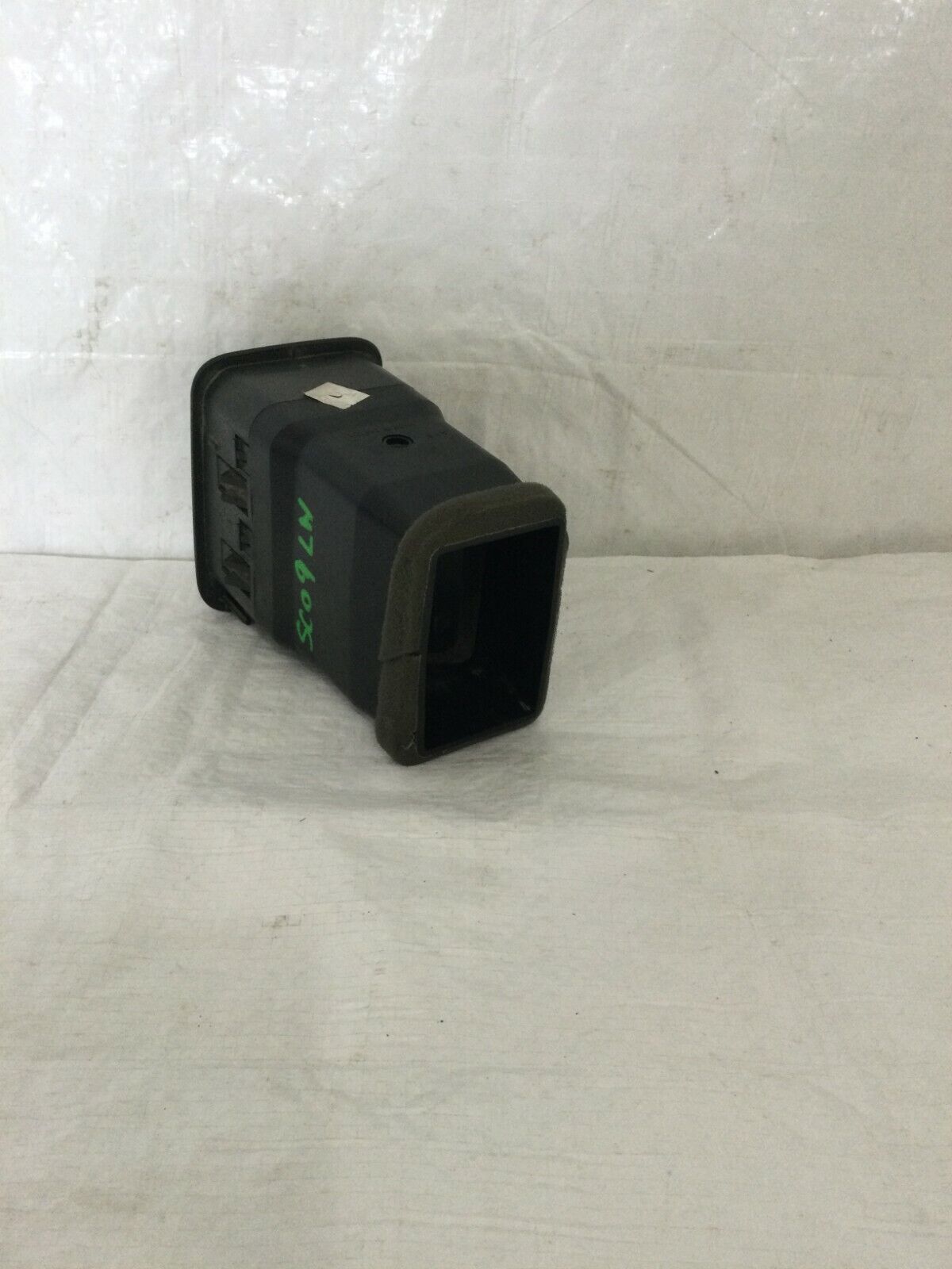 2006 Chevrolet Silverado 2500HD Left Driver Dash Air Vent OEM 15770977