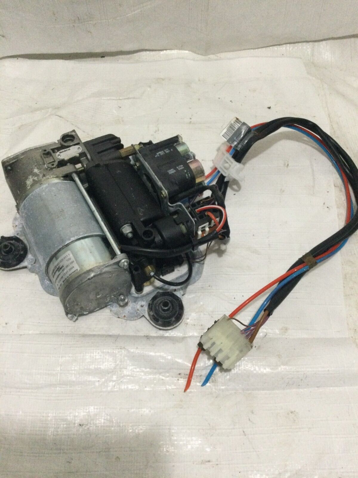 2004 BMW 745I Air Ride Suspension Compresor Pump OEM
