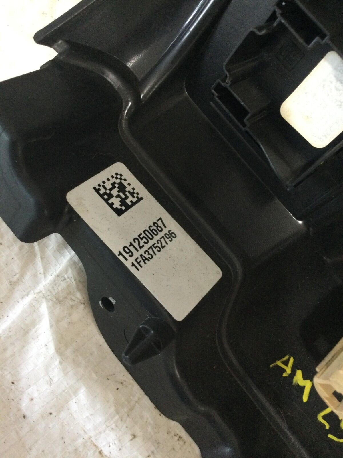 2019-2021 Chevrolet Silverado 1500 Dash Radio Trim Bezel OEM 84054807