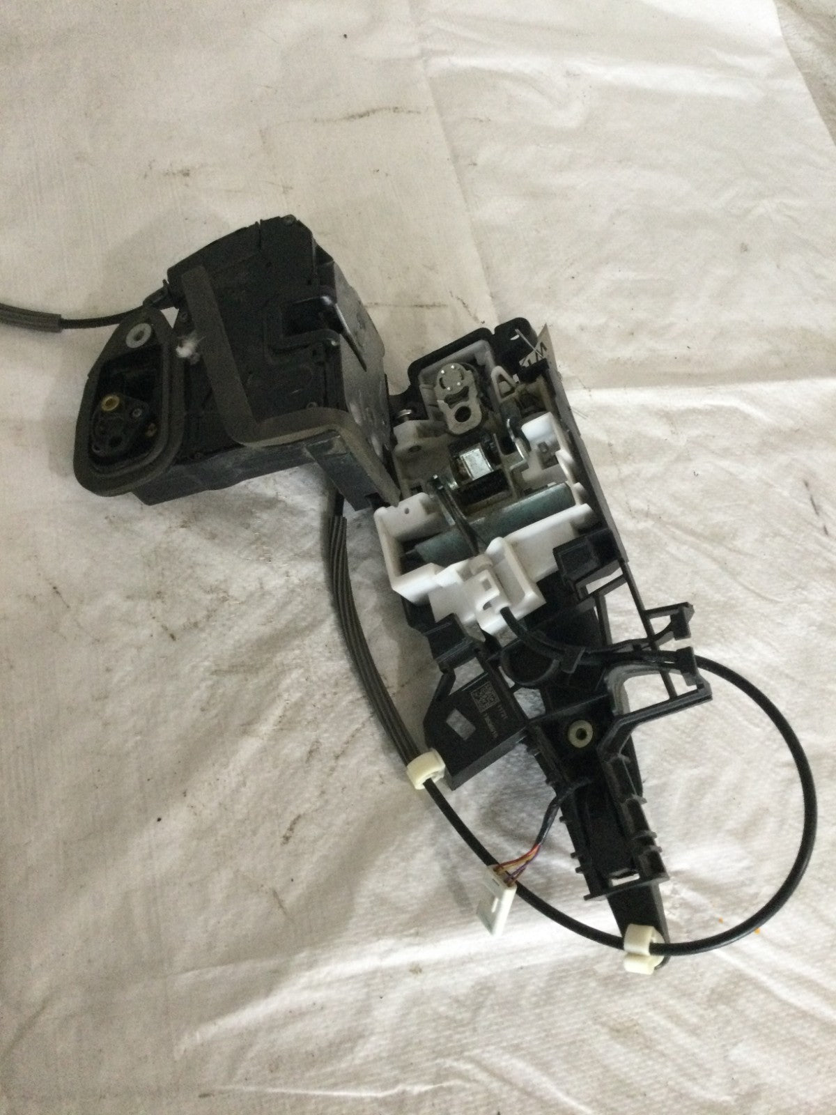 2020 Chevy Silverado 1500 Front Left Outside Door Handle W/ Lock Actuator OEM