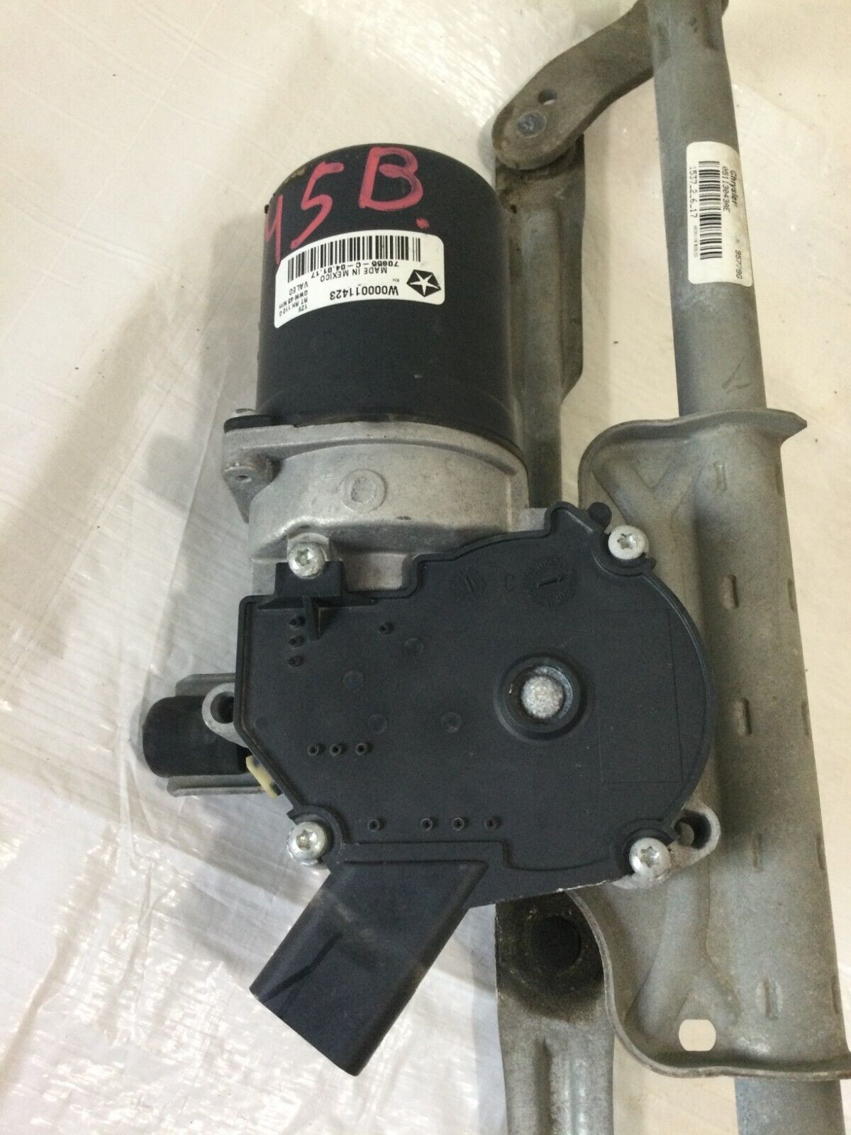 2017 Dodge Grand Caravan Windshield Wiper Motor W/ Linkage OEM 05113043AE