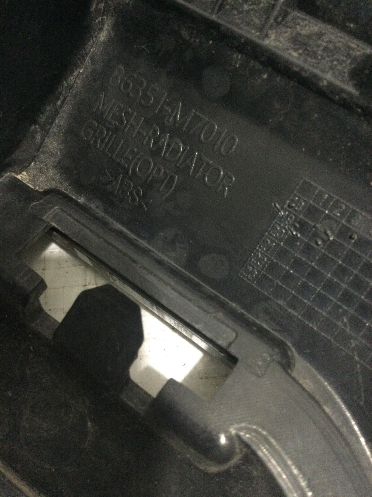 2019- 2021 Kia  Front Upper Grille 86351-M7010 OEM