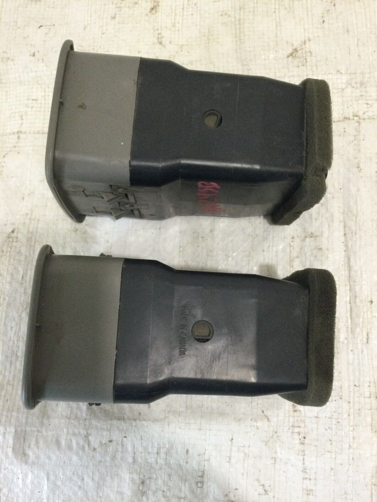 2006 GMC Sierra 2500HD Center Dash Vent LH RH OEM
