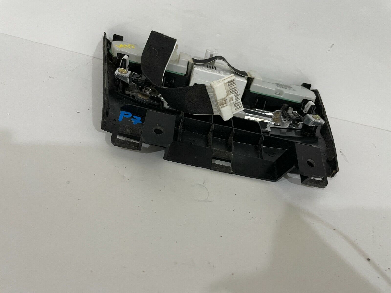 2006-2007 Infiniti M35 M45 Radio CD Player Face Plate W/ Clock OEM 68260EH100