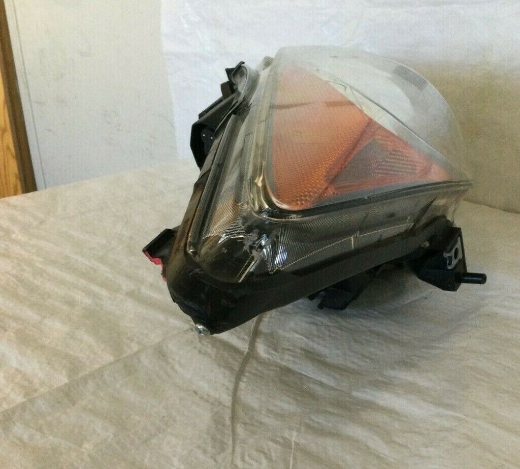 2004-2008 Mazda 3 Sedan Headlight Right Passenger Side HID XENON OEM