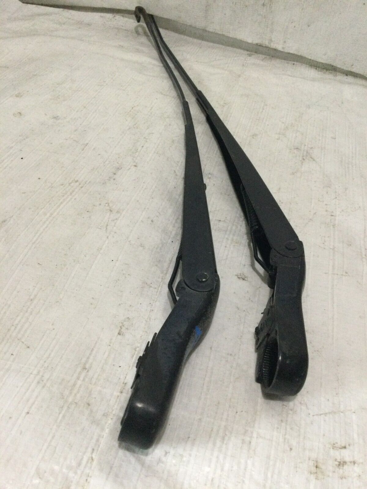 2003 Dodge Ram 2500 Wiper Arm Set   OEM