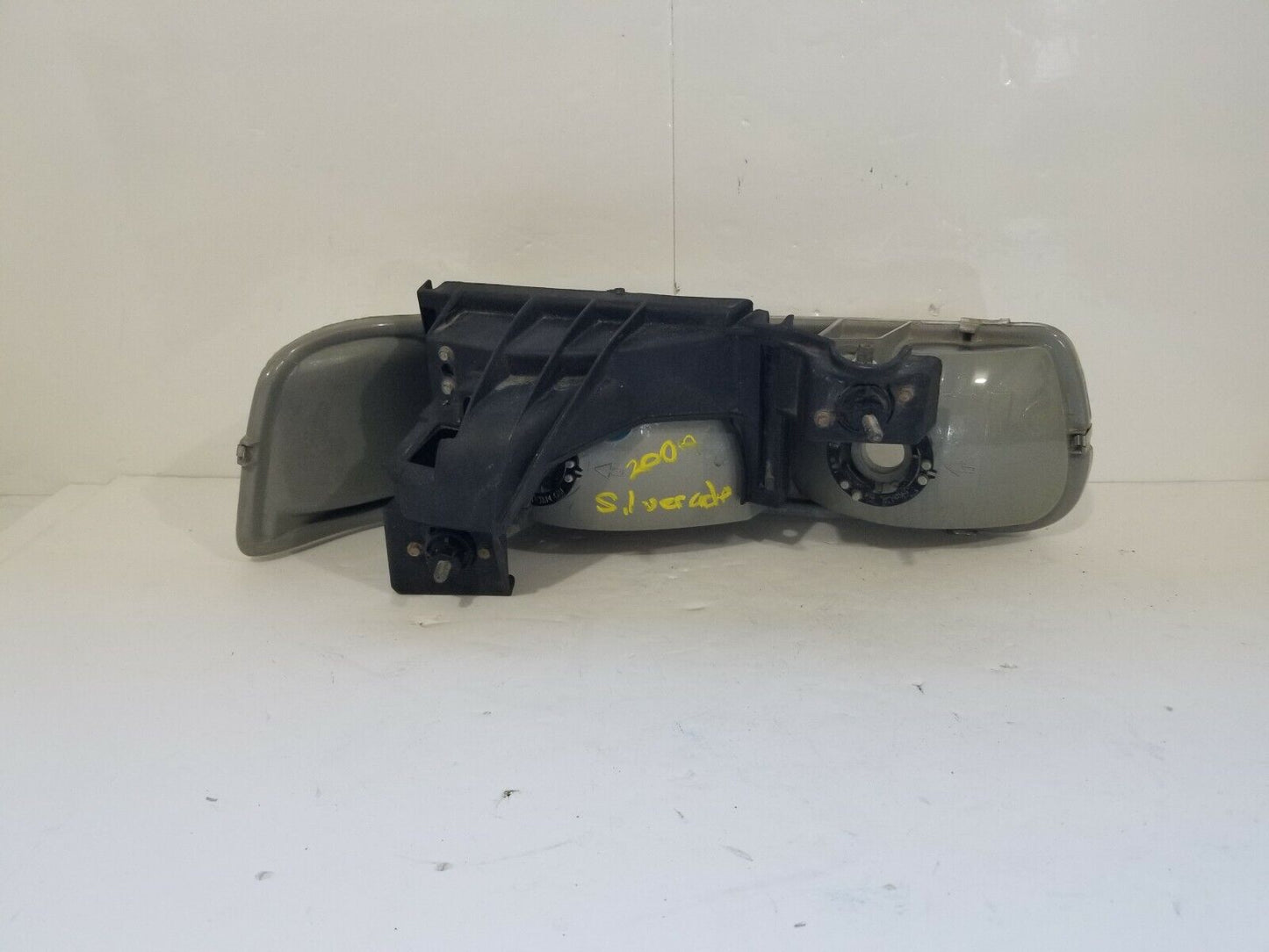 2000 Chevrolet Silverado 1500 Headlight Lamp Assembly Left Driver Side LH OEM