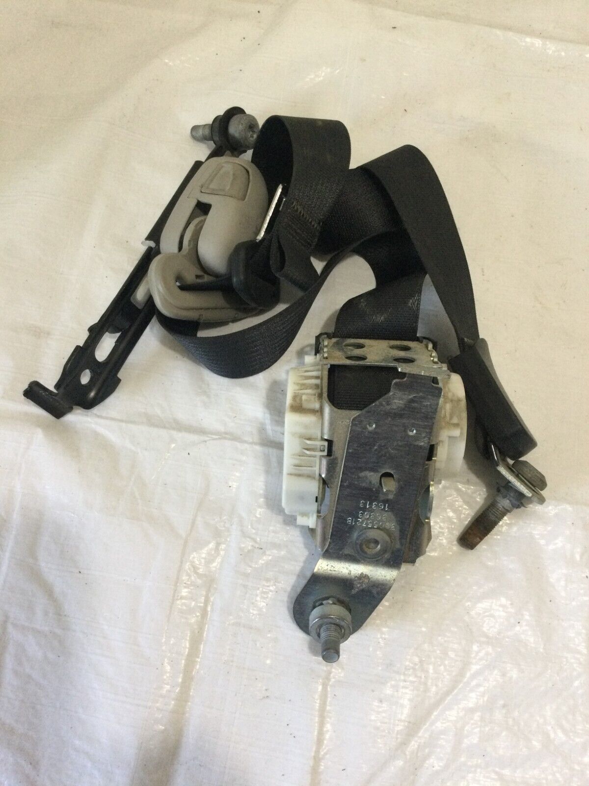 2017 Dodge Grand Caravan  Left Side Rear Seat Belt 042172R OEM