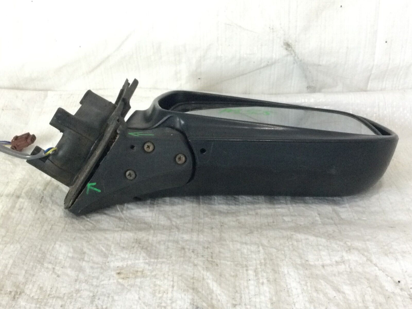 2001 Nissan Xterra Side View Power Door Mirror Right Passenger OEM ( Damage )