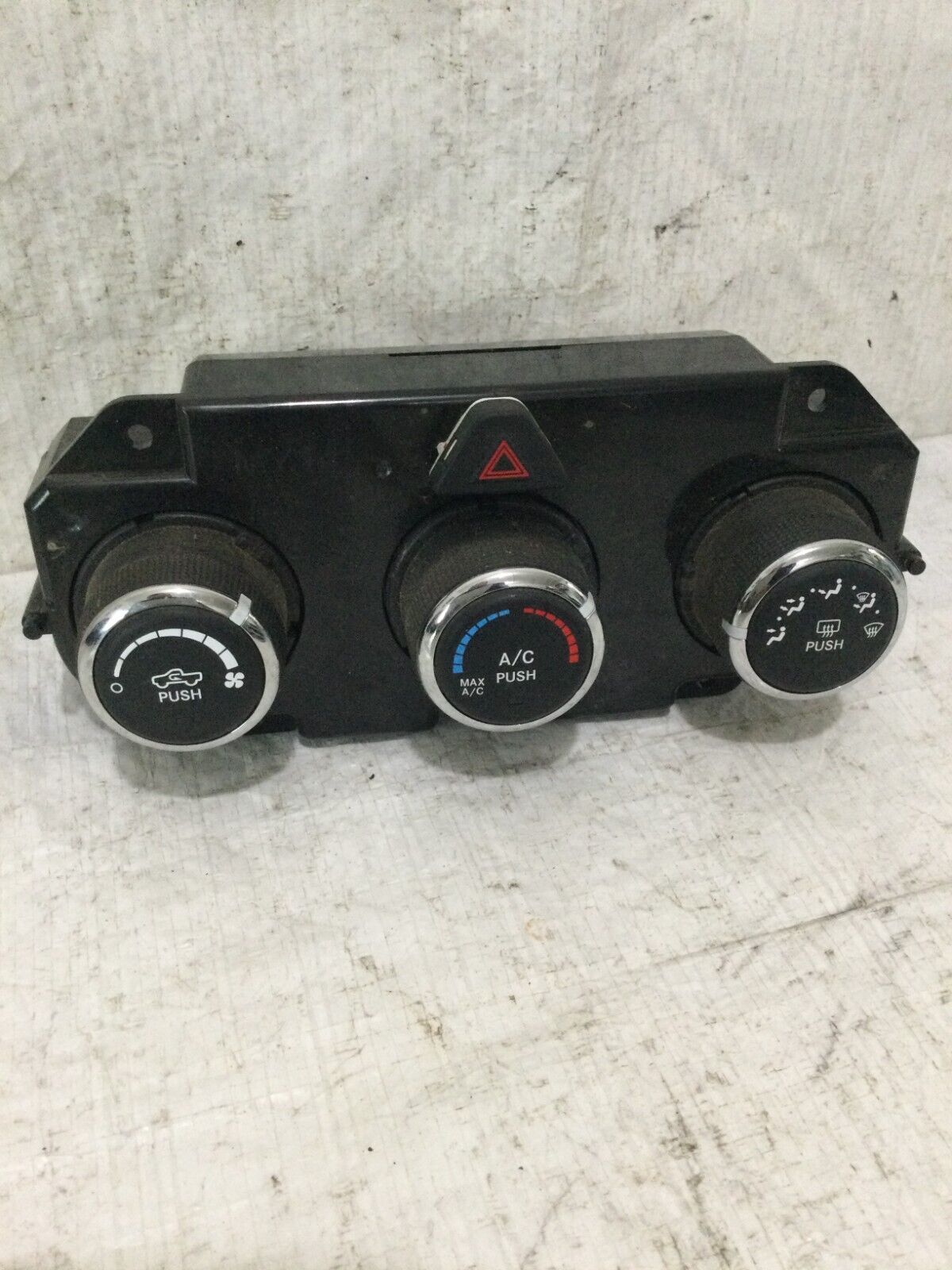 2018 Dodge Ram 1500 A/C Heater Climate Control Unit OEM 68268190AA