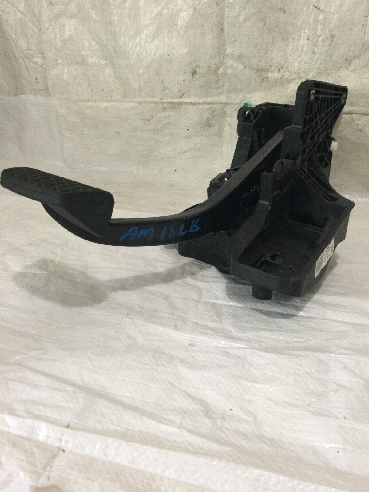 2018-2020 Buick Regal Brake Foot Pedal OEM 84344897