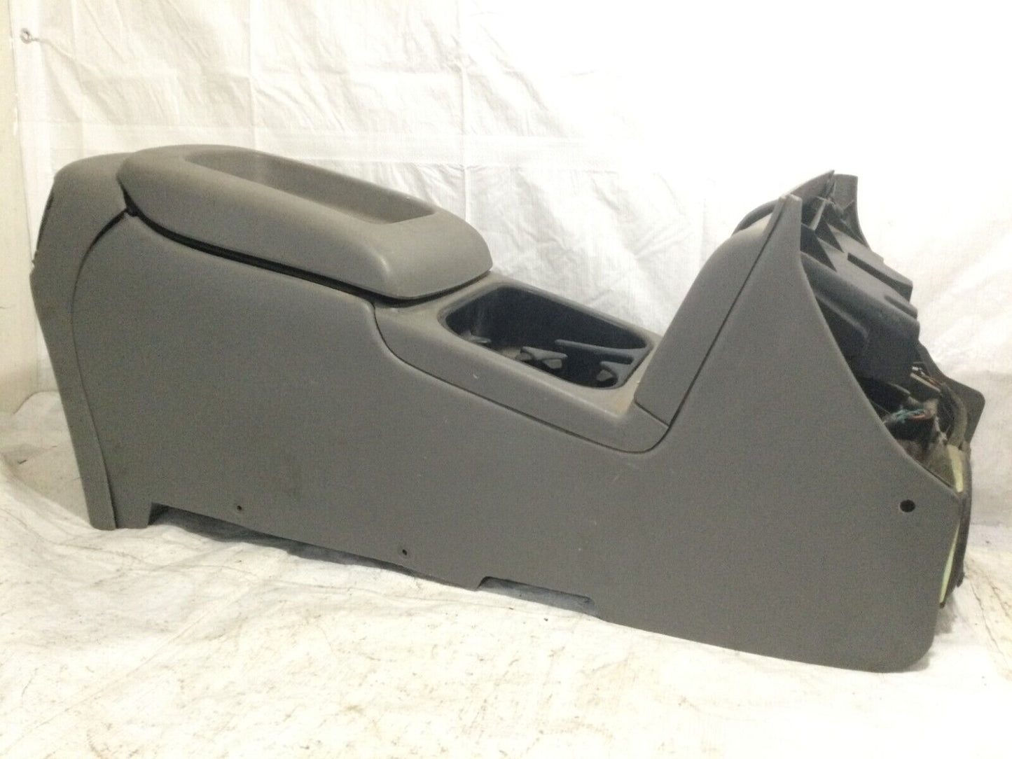 2006 GMC Sierra 2500HD Front Floor Center Console Cubby W/ Rear Climate Control