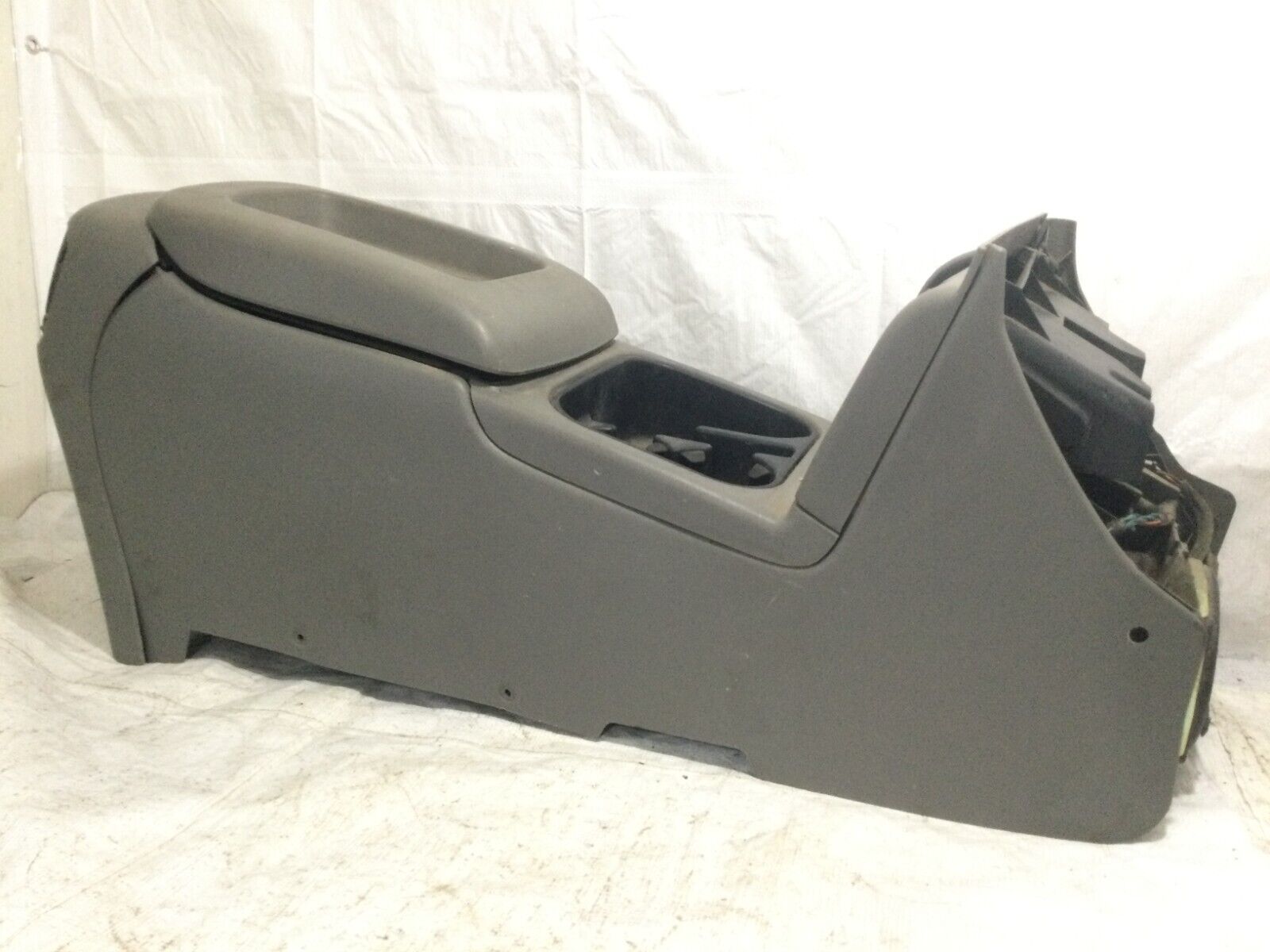 2006 GMC Sierra 2500HD Front Floor Center Console Cubby W/ Rear Climate Control