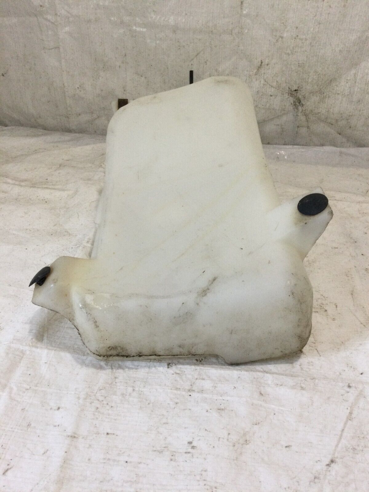 2004 Chevrolet Silverado 1500  Windshield Washer  Bottle  15073651 OEM
