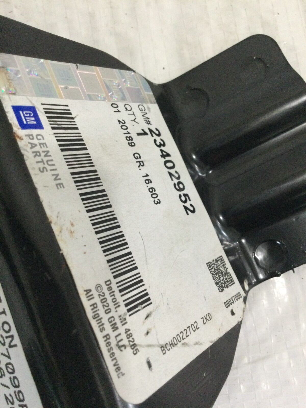 2019-2021 Chevy Silverado 1500 Left Fender Extension Bracket 23402952