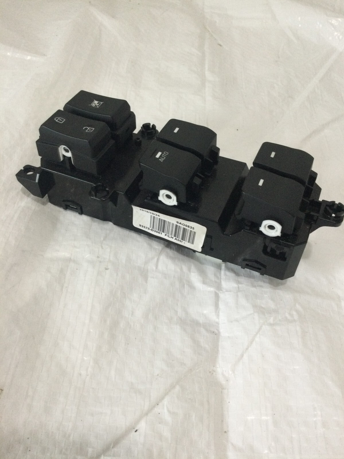 2016-2021 Hyundai Tucson Front Left Driver Master Power Window Switch 93570D3020