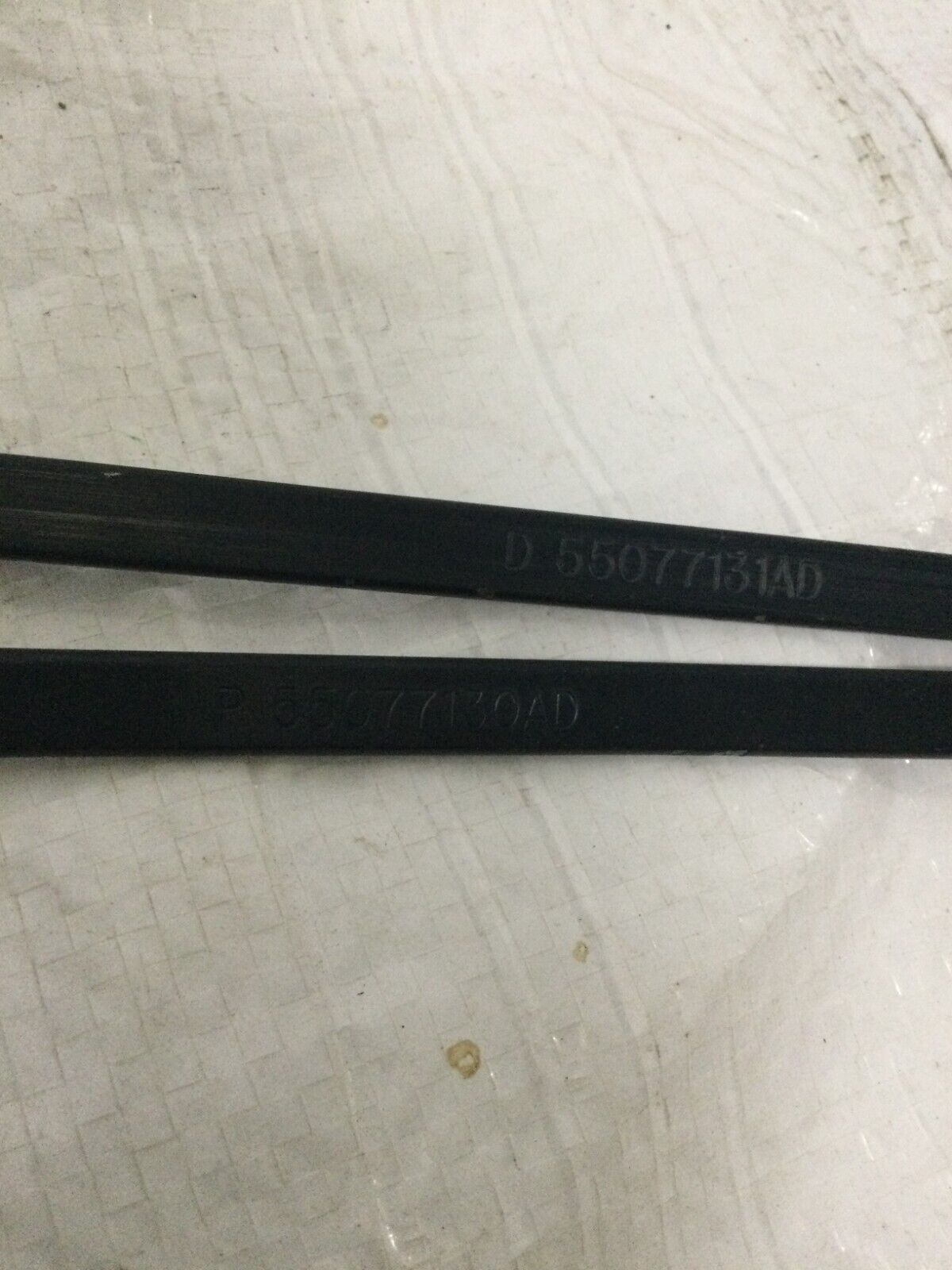 2005 Dodge Ram 1500 Wiper Arm Set  55077131AD  OEM