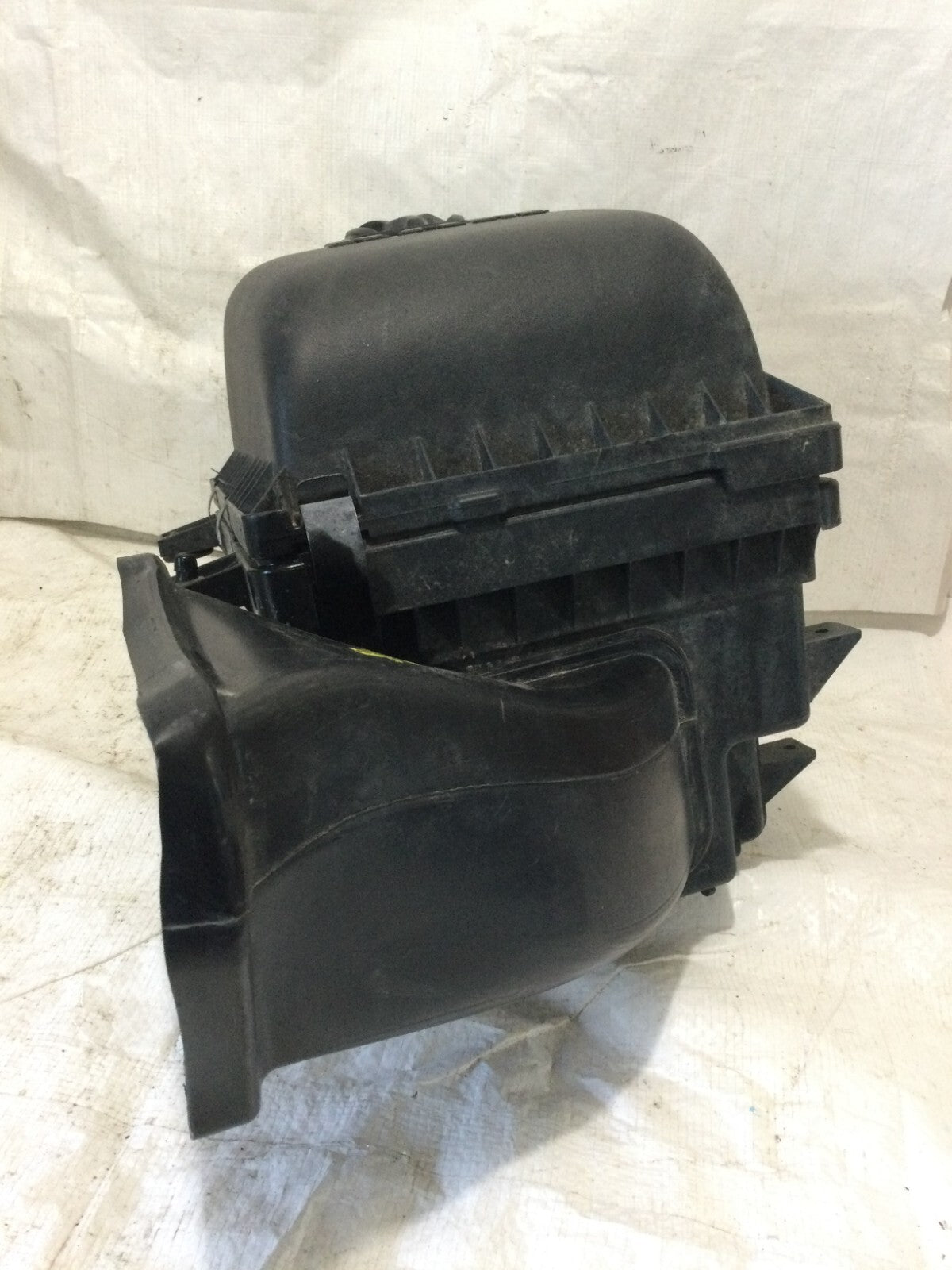 2018 Dodge Ram 1500 Air Cleaner Filter Box Assembly 68190706AB OEM 5.7L
