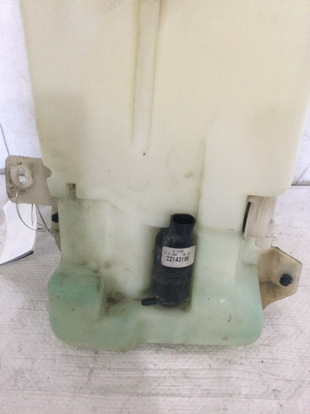 2001 Chevrolet Silverado 2500 Washer Bottle 15060407 OEM