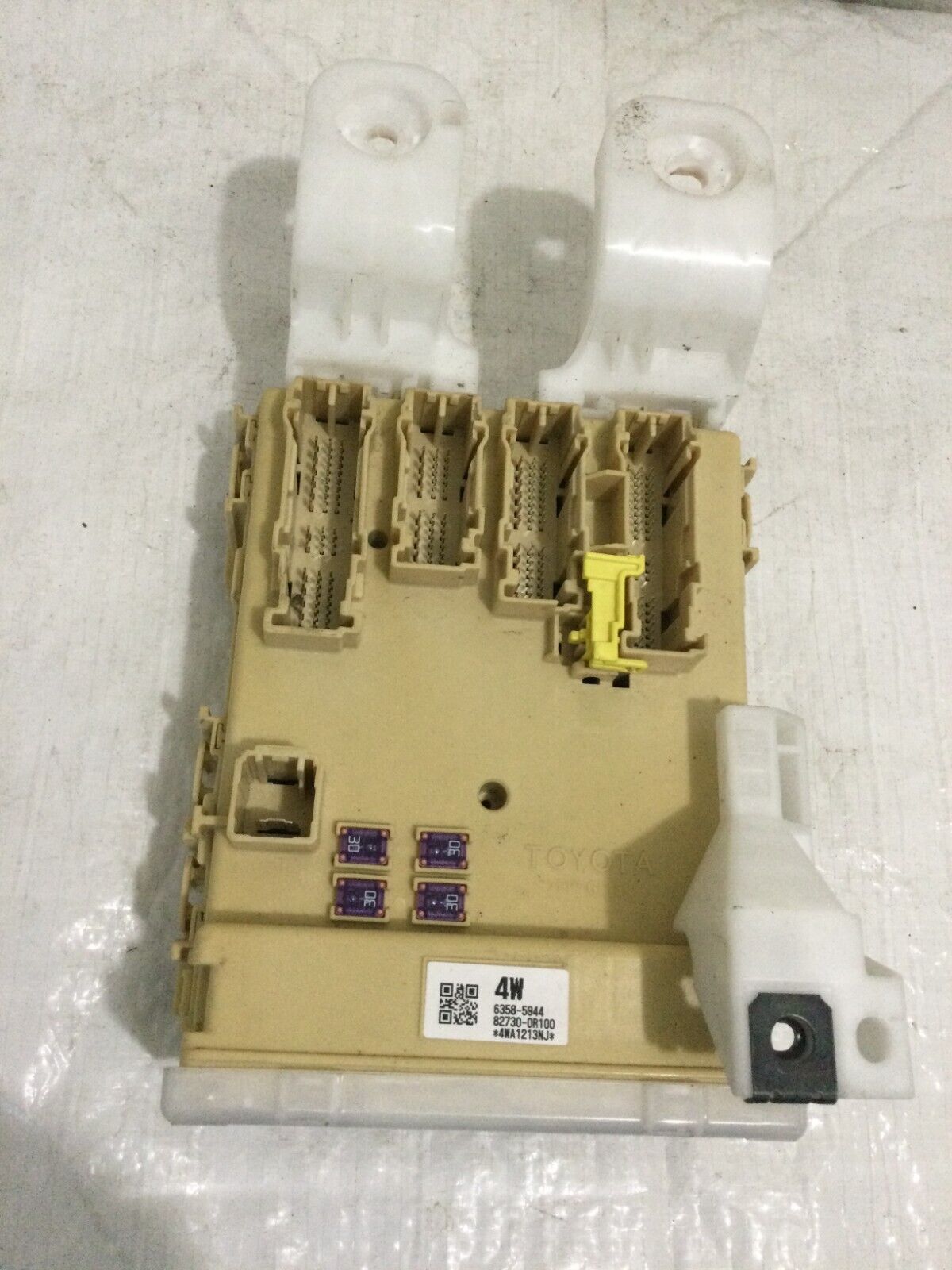 2016-2018 Toyota Rav4multiplex Junction Fuse Box 89221-0R130 82730-0R100
