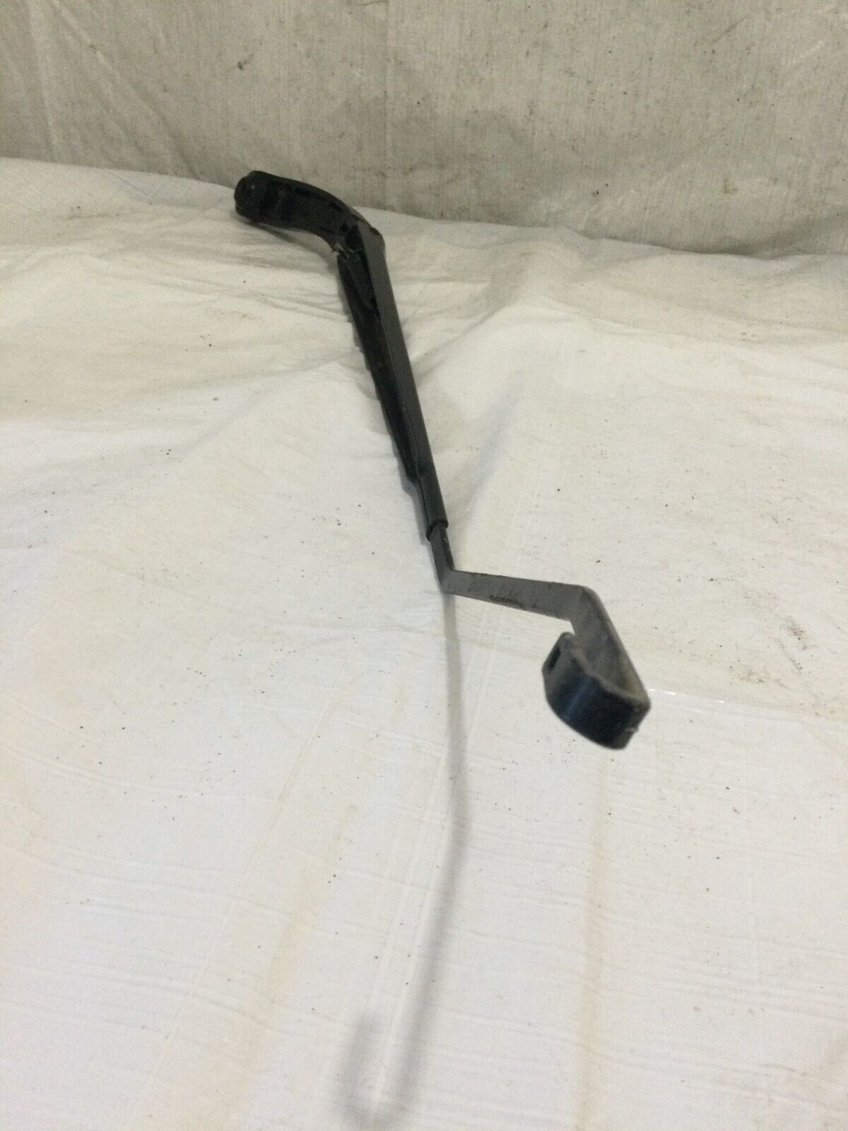 2017 Dodge Grand Caravan  Right Windshield  Wiper Arm 24030776 OEM