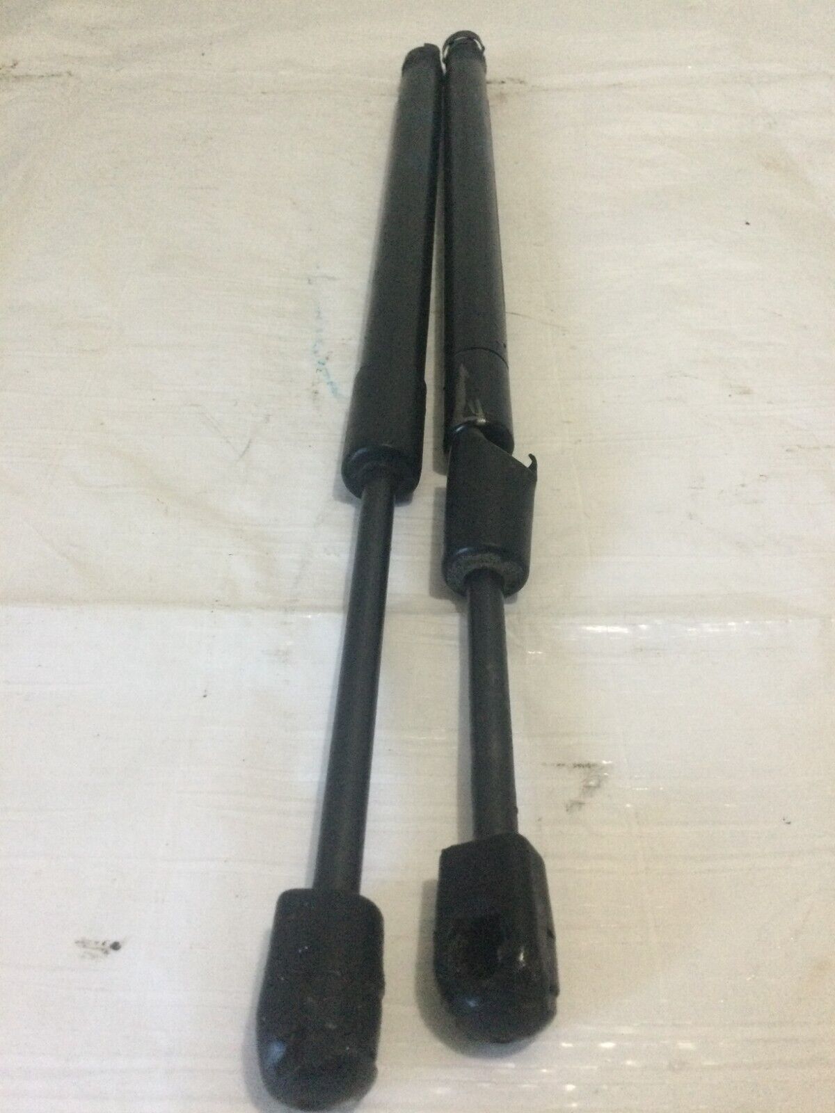 2019-2022 GMC Sierra 1500 Hood Support Shock Strut Pair 23388846 OEM
