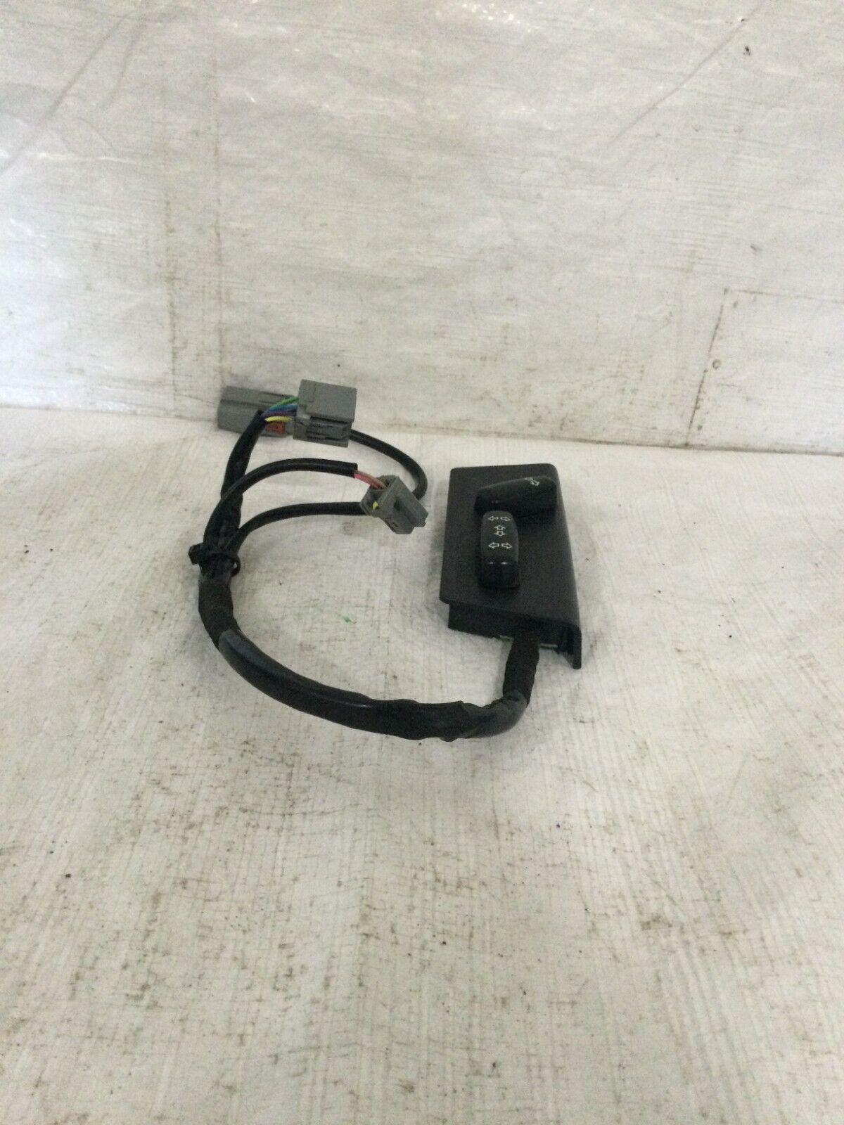 2004 Volvo S60 Passenger Front Right Power Seat Adjustment Switch OEM 39980278