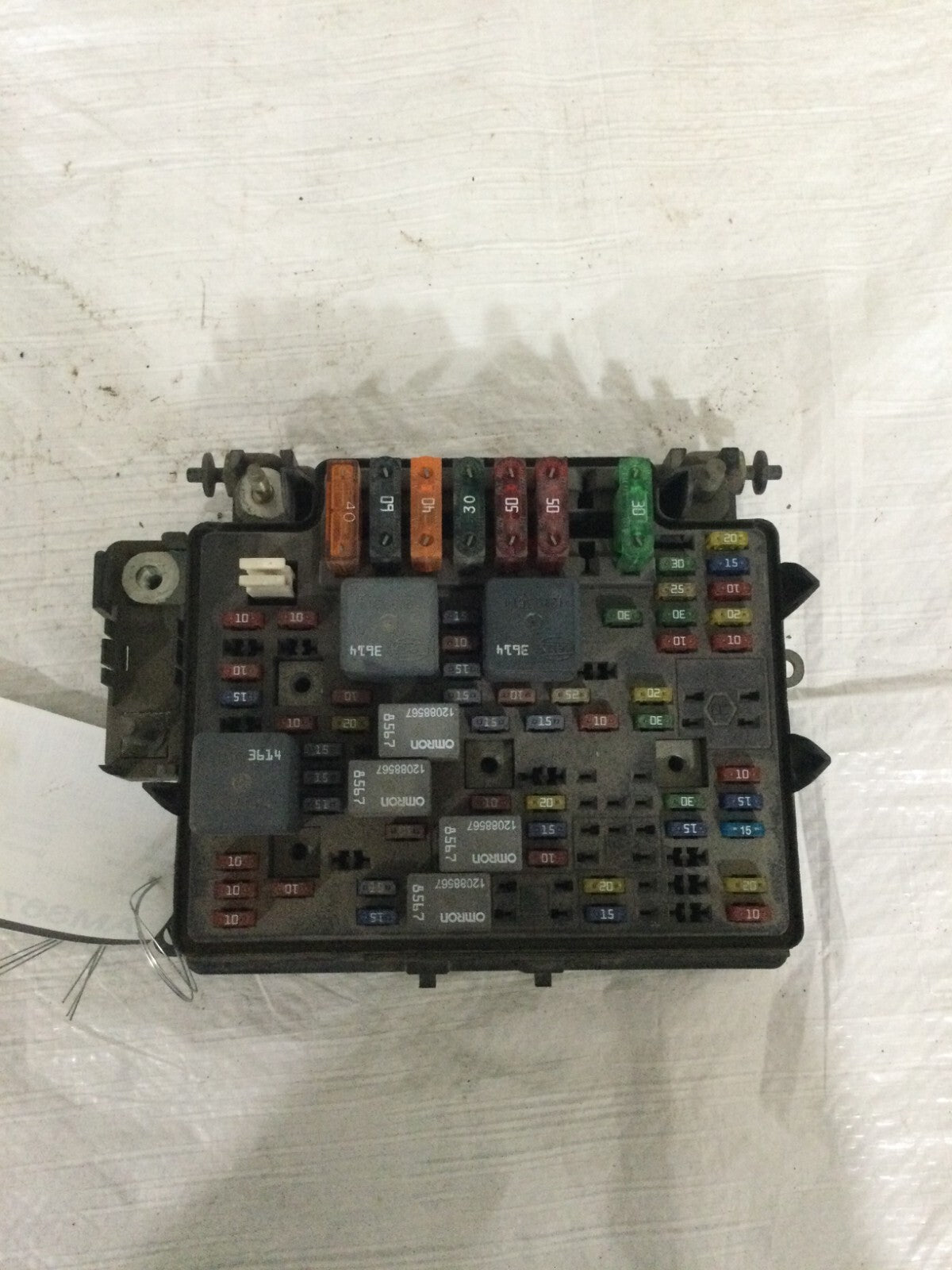 2001 Chevrolet Silverado 2500 Fusebox Junction OEM 15328806-05