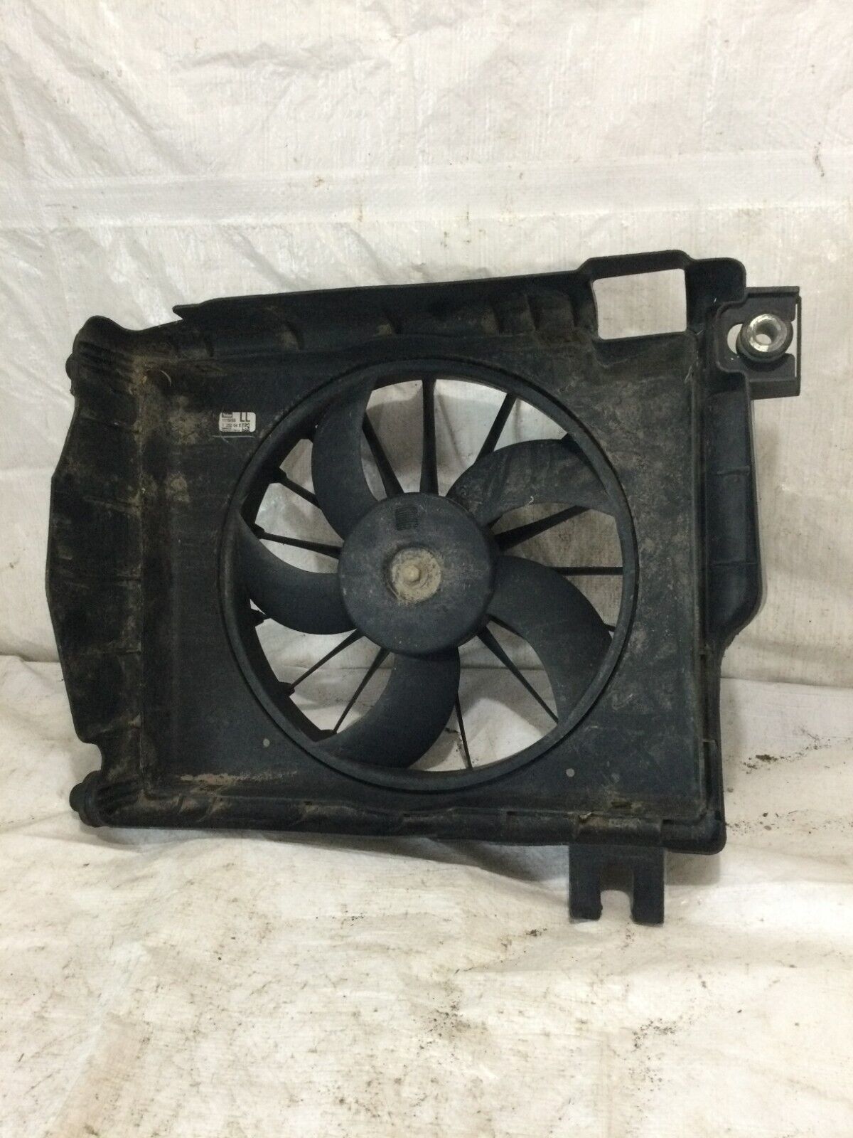 2005 Dodge Ram 1500 Intercooler Cooling Fan  Assembly 1115088 OEM ( DAMAGE )