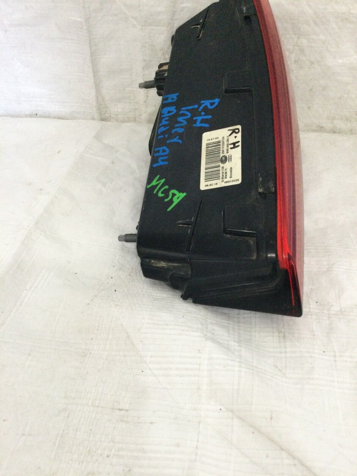2017-2019 Audi A4 Right Rear Inner Taillight Lamp 8W5945094A OEM
