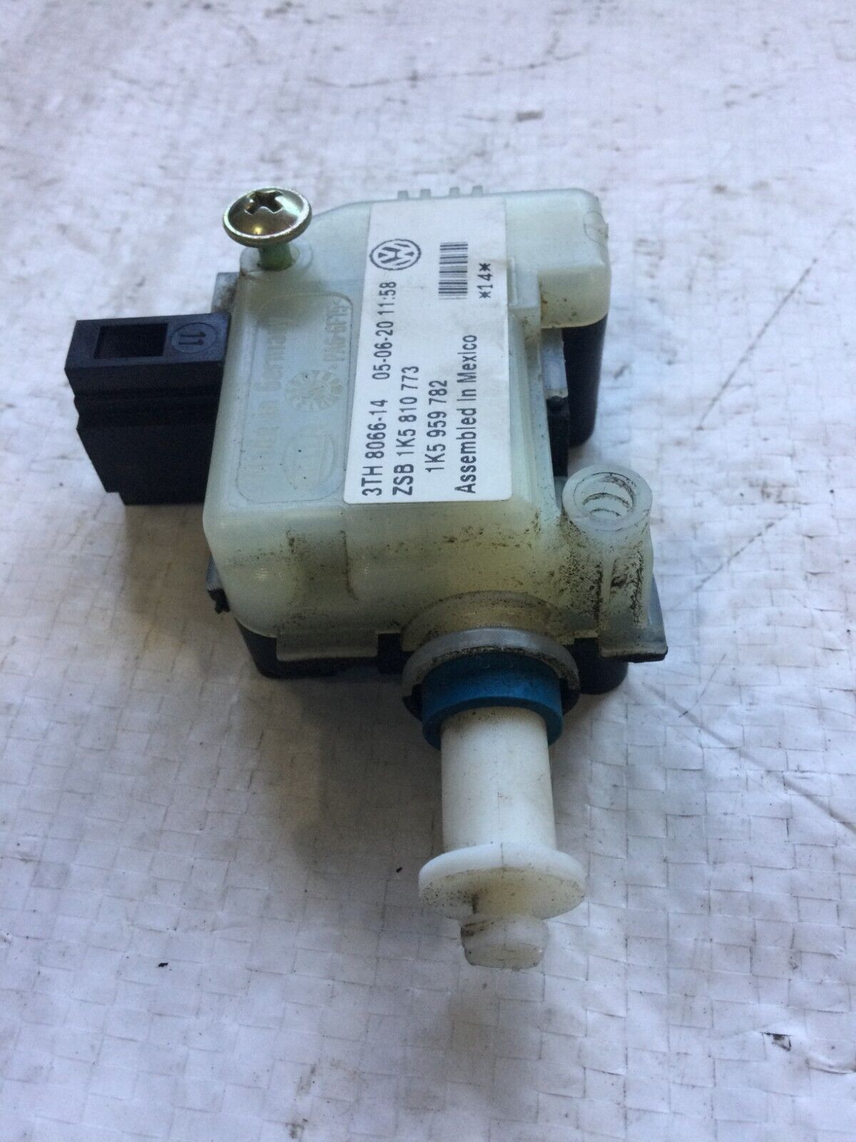 2006 Volkswagen Jetta Fuel Filler Door Lock Release 1K5959782 OEM