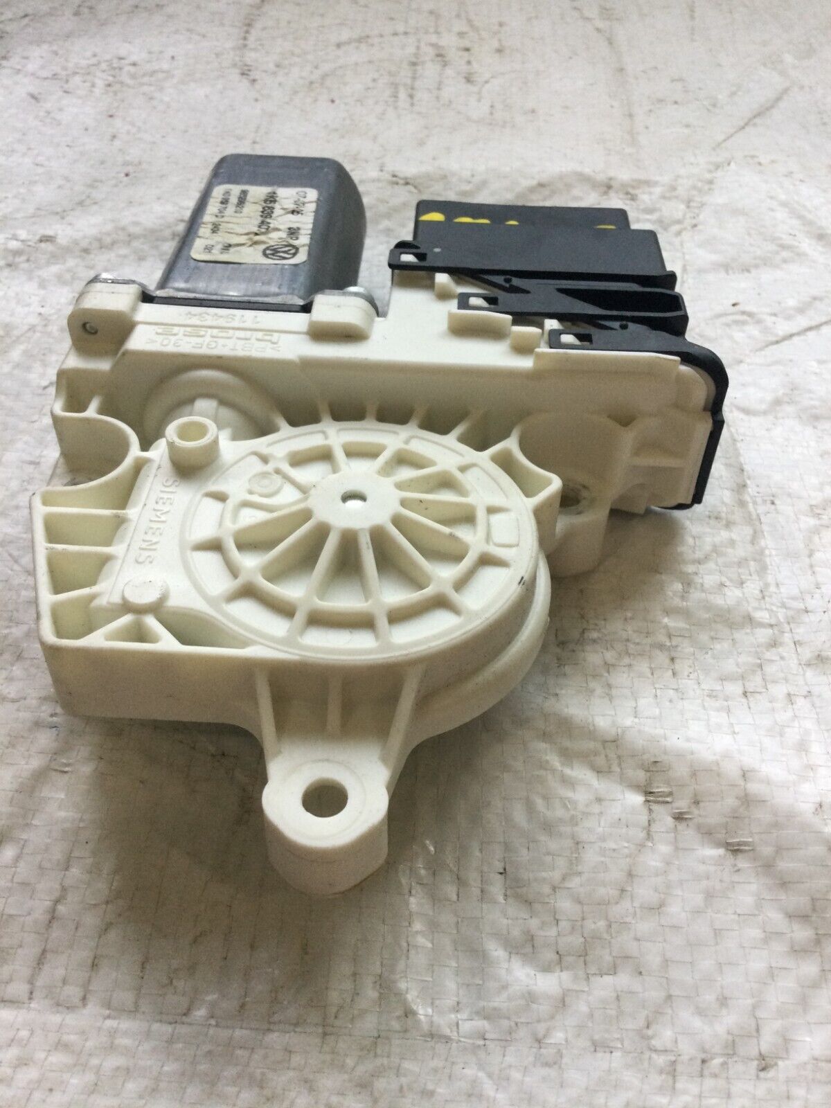 2006 Volkswagen Jetta Rear Right Power Window Motor OEM 1K5839402A