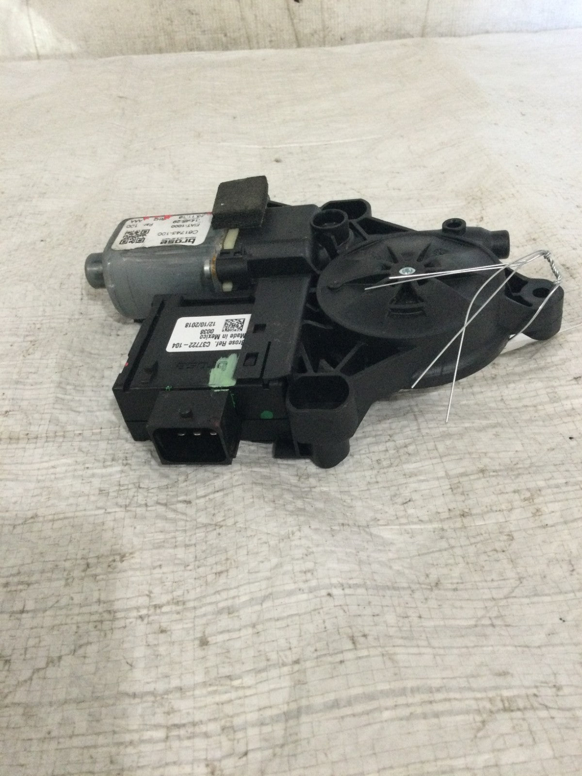 2017-2020 Jeep Compass Passenger Front Right Window Regulator Motor C61743-100