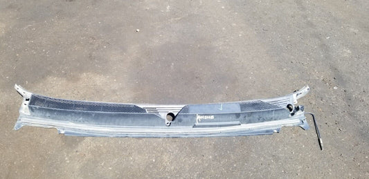 2008-2013 GMC Sierra 1500 Cowl Vent Windshield Wiper Screen Trim Panel Cover OEM