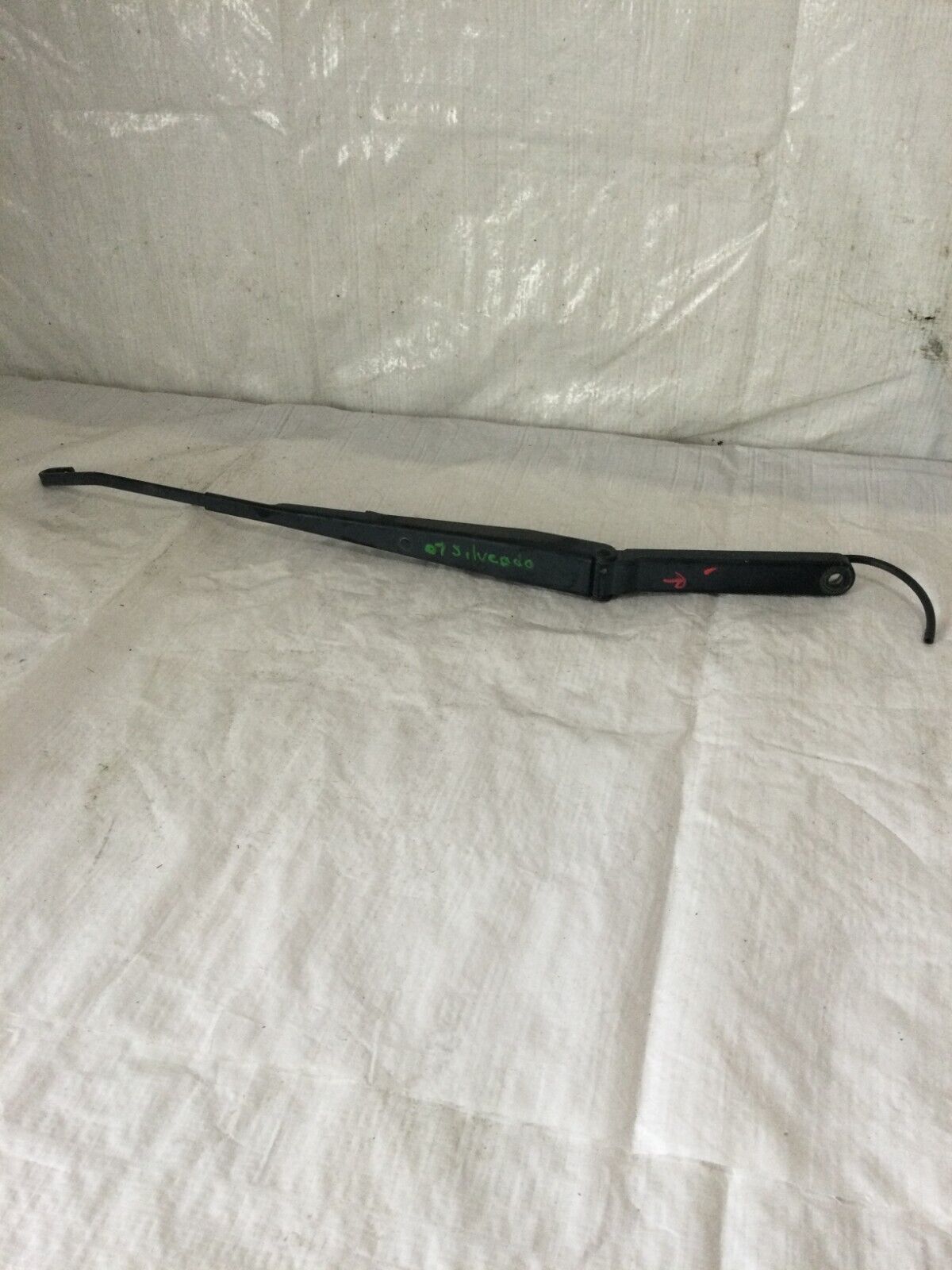 2007 Chevy Silverado 1500 Right passenger Side Wiper Arm OEM