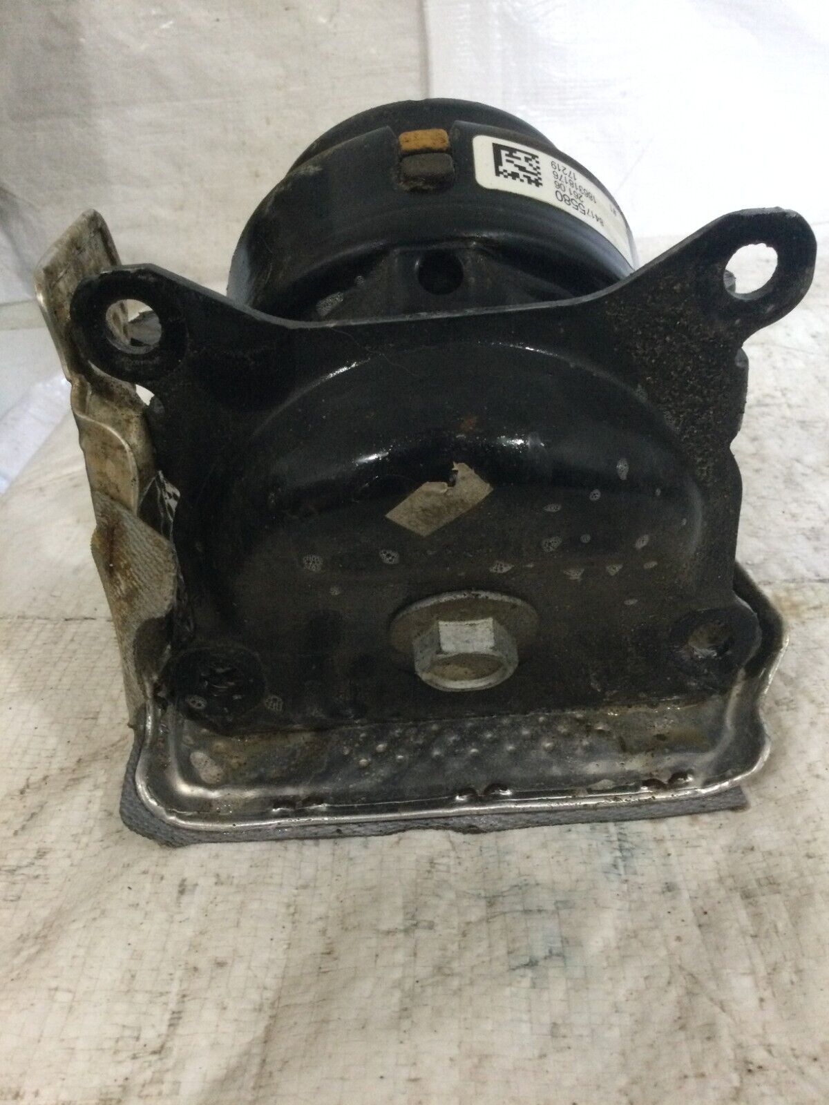 2018 Chevrolet Silverado 1500 Right Engine Frame Mount OEM 84175580