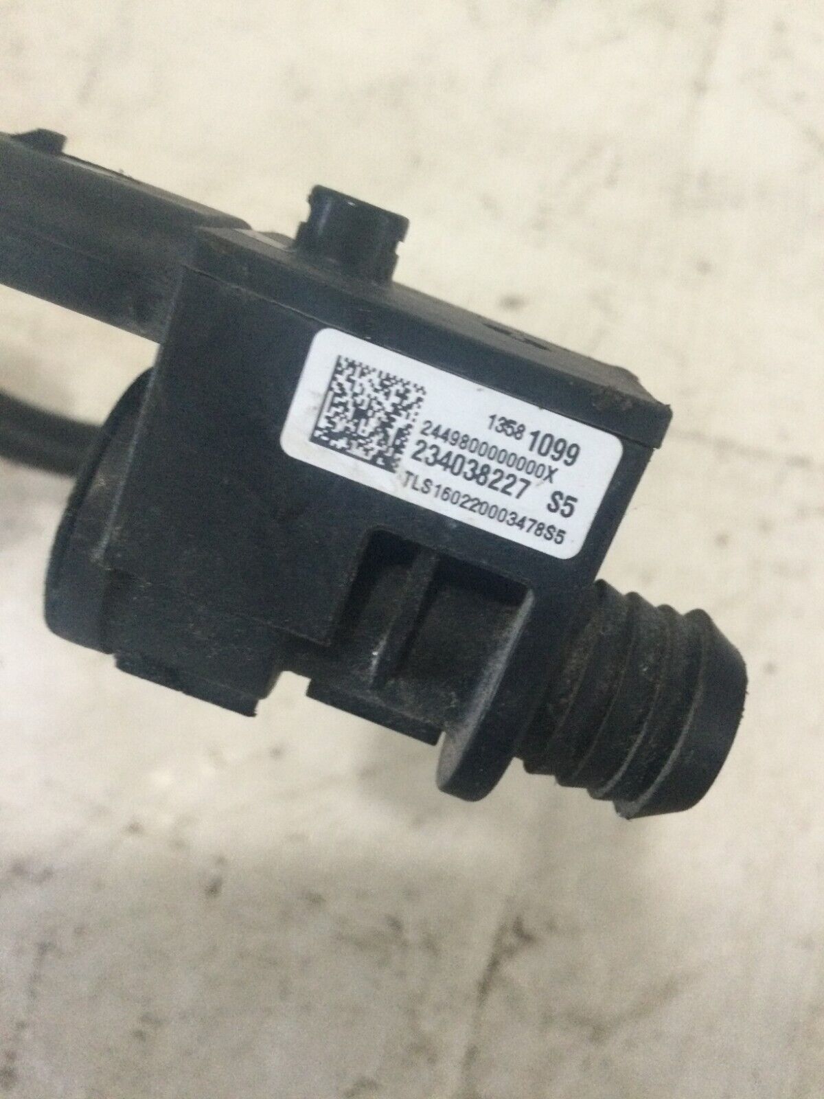 2017 Chevrolet Cruze Vacuum Hose 13581099 OEM