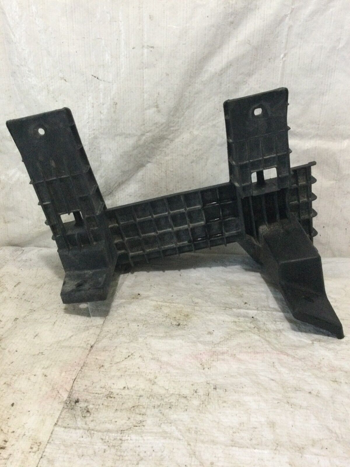 2007 Dodge Ram 3500  Air Cleaner Box Mounting Bracket OEM