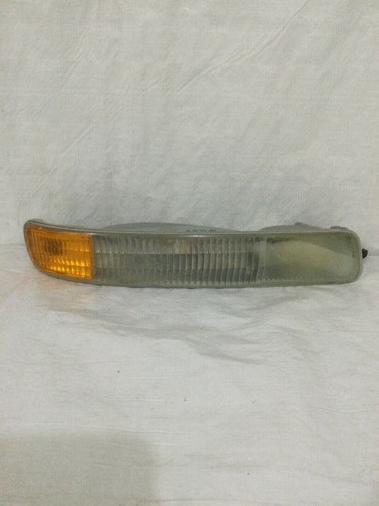 1999-2007 GMC Yukon Right Passenger Side Marker Turn Signal OEM 16524676B RH