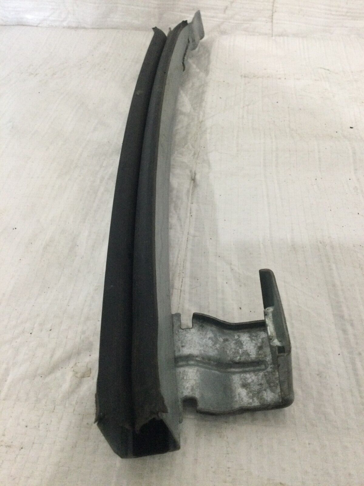 2017 Ford Explorer Front Left Window Glass Lower Channel OEM